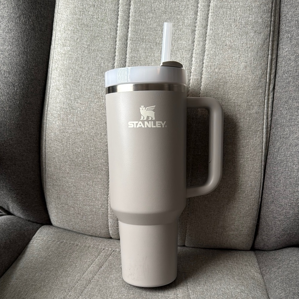 Stanley the quencher 40 oz Tumbler (ash)